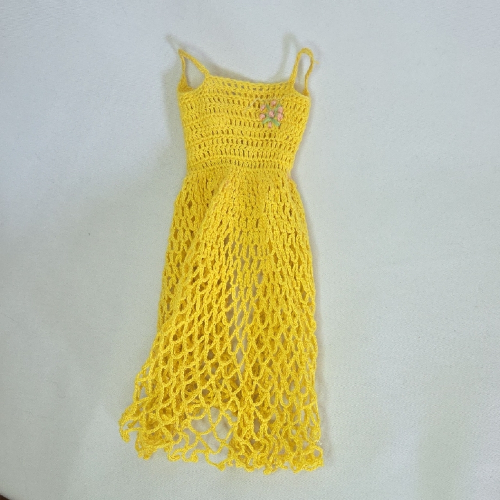 BARBIE 1960s DRESS Yellow Crochet Floral Detail Handmade Blythe 1/6 Doll Outfit